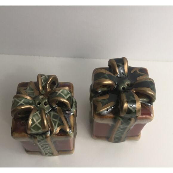 Vintage Christmas Salt Pepper Shakers Gift Packages Drip Glaze Ceramic Presents - Picture 2 of 7
